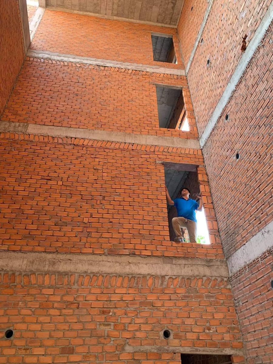 Nên xây dựng tường hai lớp để giữ độ ẩm cho nhà yến